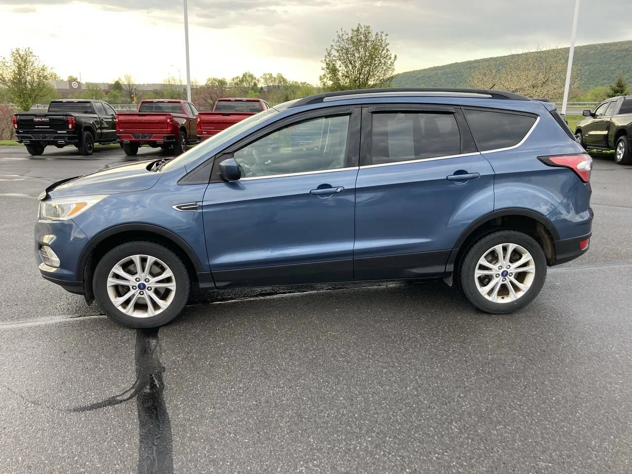 Used 2018  Ford SE image 4