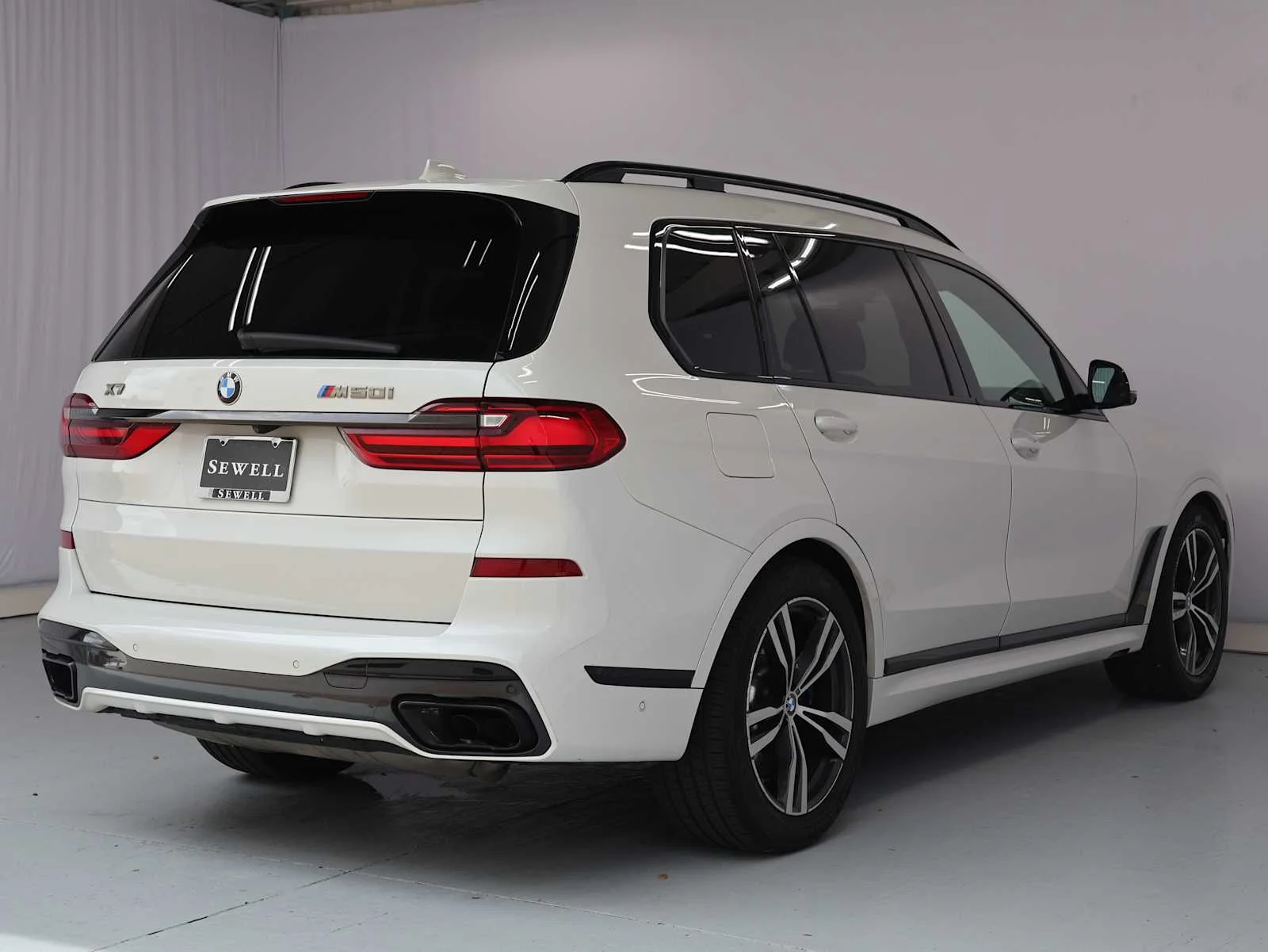Certified Used 2022 Mineral White Metallic BMW M50i image 9