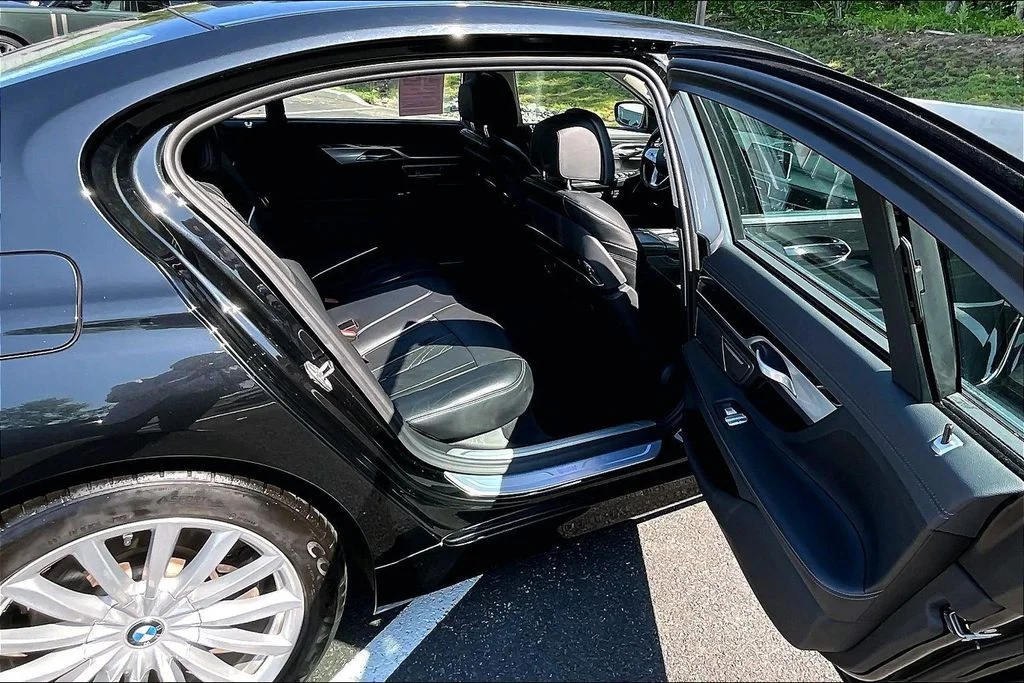Used 2022 Black BMW 740i image 29