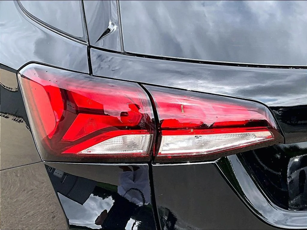 Used 2022 Black Chevrolet LT image 27