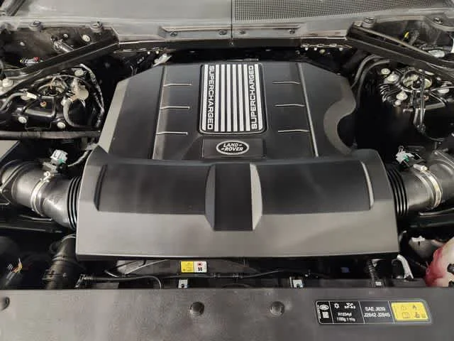 Used 2025 Santorini Black Metallic Land Rover V8 image 30