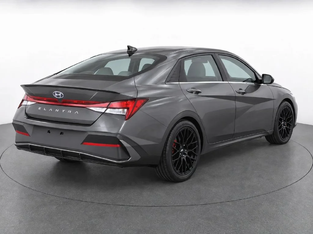 Used 2025 Gray Hyundai SEL Sport image 3