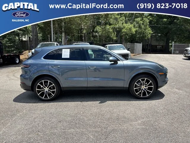 Used 2019  Porsche Base image 9