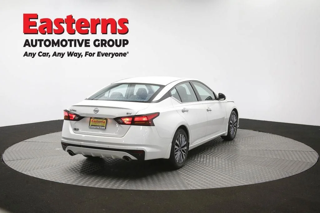 Used 2024 White Nissan 2.5 SV image 43