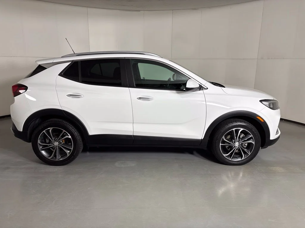 Used 2021 White Buick Select image 9