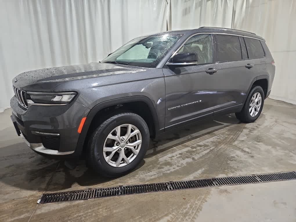 Used 2021 Metallic Jeep Limited image 3