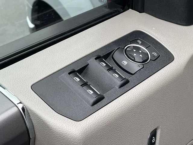 Used 2019 Silver Ford XLT image 25