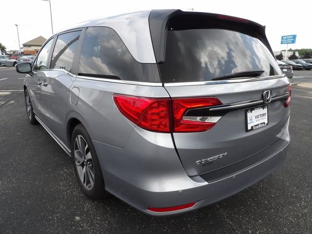 Used 2022 Lunar Silver Metallic Honda Touring image 5