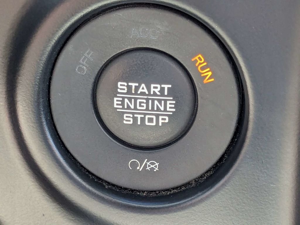Used 2023 White/off-white Jeep Sahara image 32
