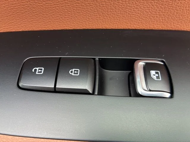 Certified Used 2025 Wolf Gray Kia EX X-Line image 33