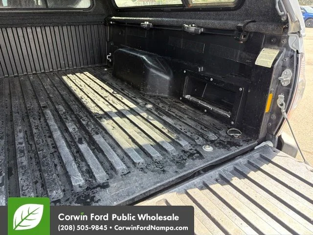 Used 2013 Silver Streak Toyota  image 32