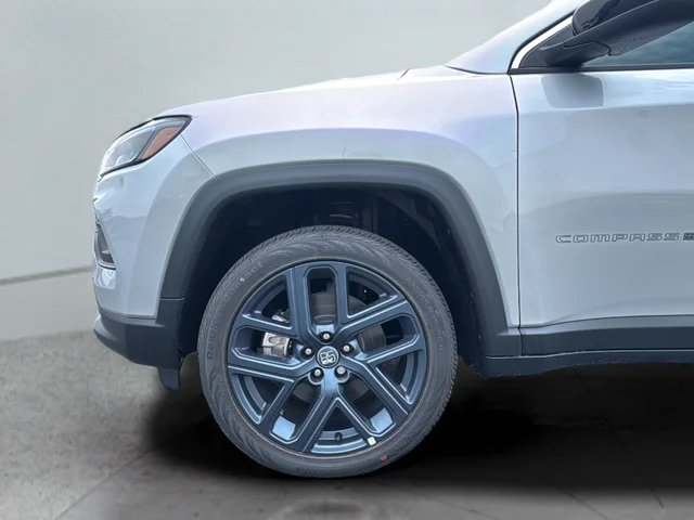 New 2026 Silver Zynith Metallic Clear-Coat Exterior Paint Jeep 85th Anniversary Edition image 35
