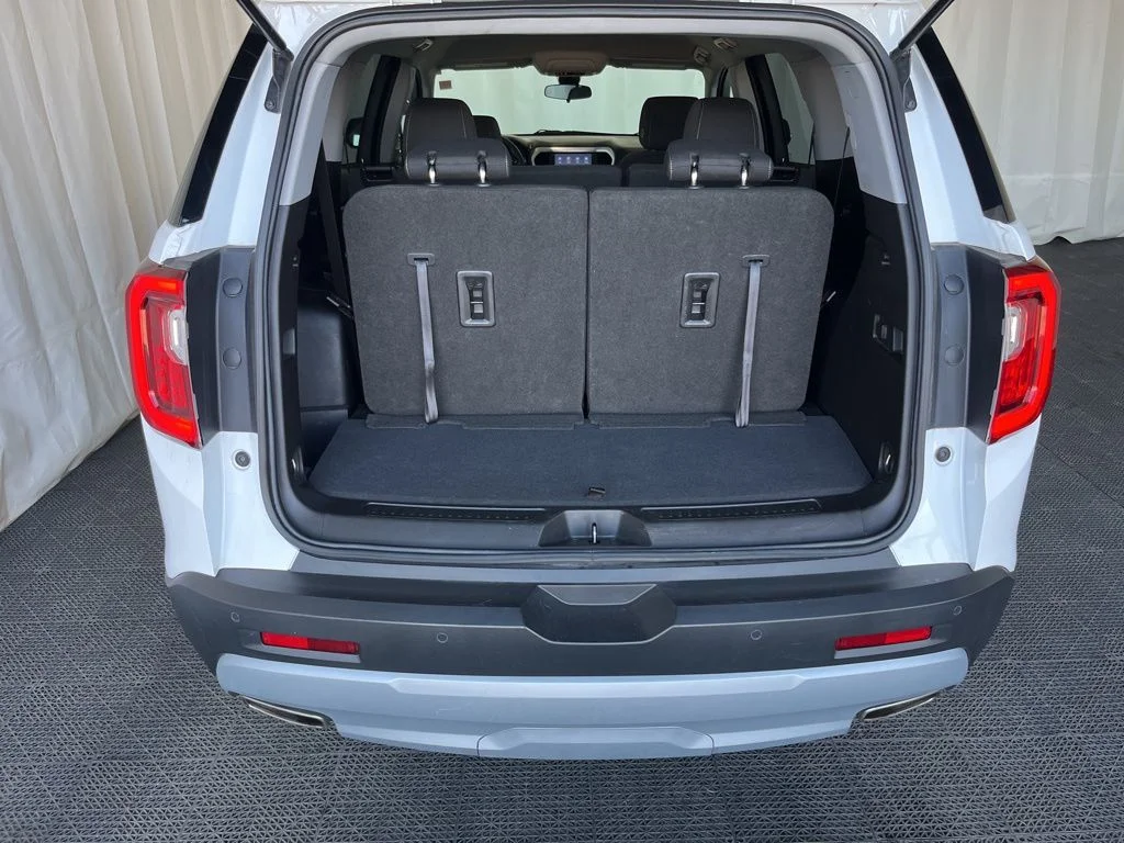 Used 2023 White GMC SLE image 23