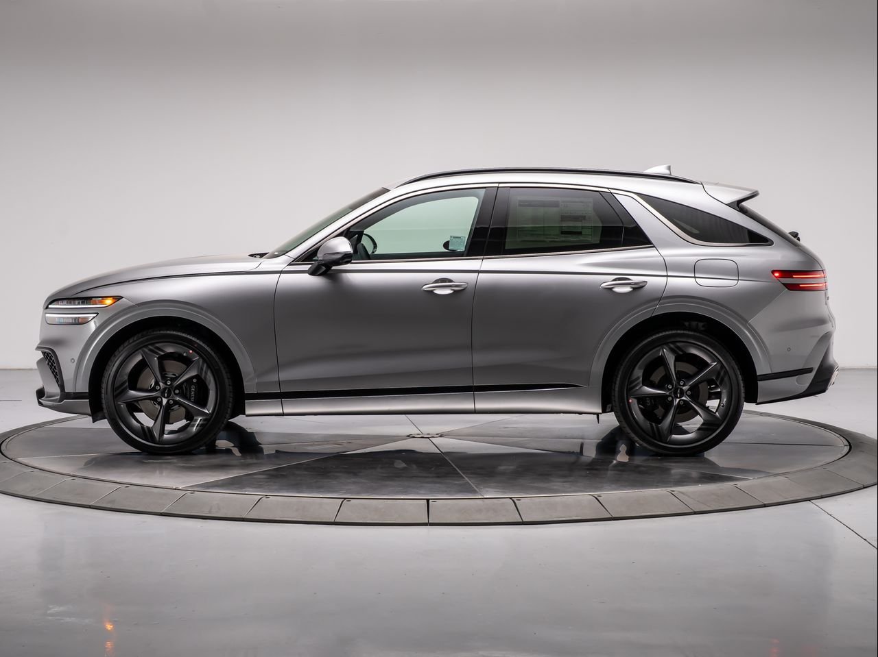 New 2026 Savile Silver Genesis 2.5T SPORT PRESTIGE image 2
