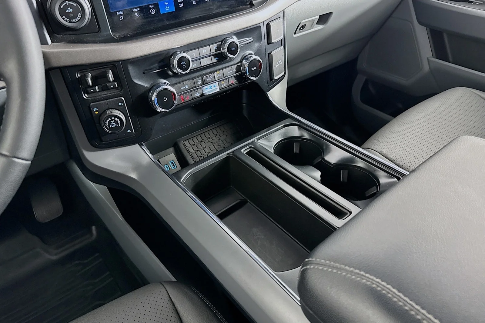 Used 2024 Oxford White Ford XLT 4X4 Supercrew image 6