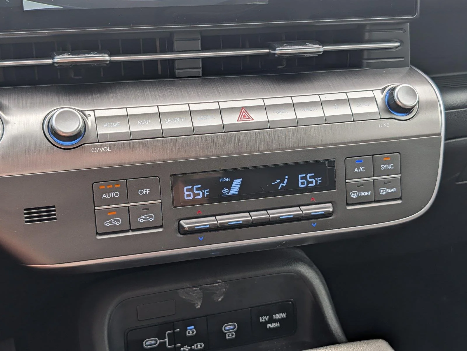 Used 2025 Atlas White Hyundai SEL image 18