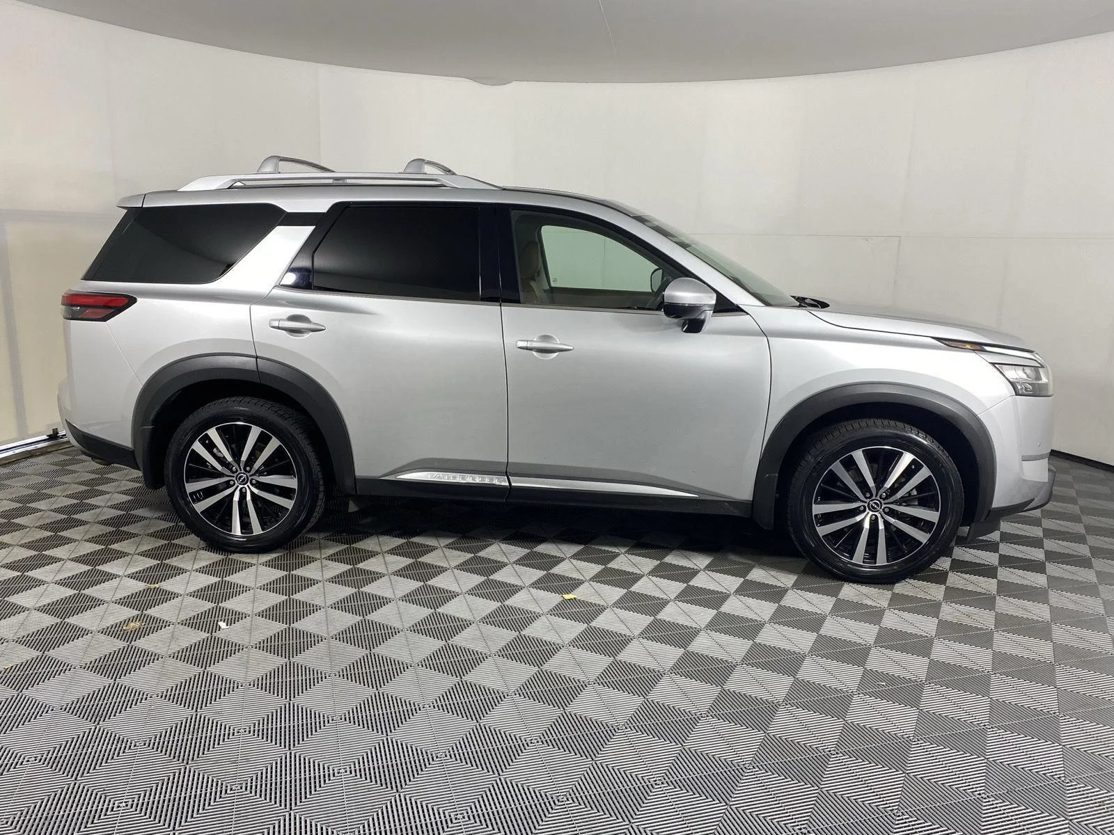Used 2023 Brilliant Silver Metallic Nissan Platinum image 10