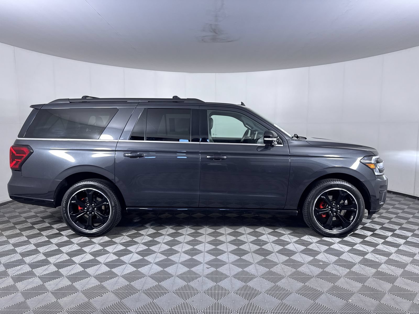 Used 2022 Dark Matter Metallic Ford Limited image 10