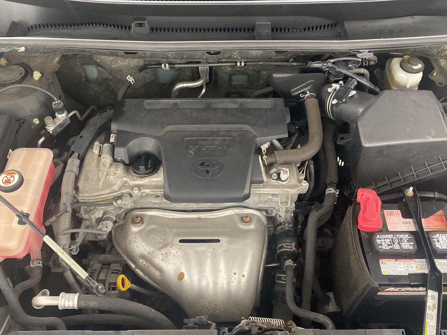 Used 2018 Galactic Aqua Mica Toyota XLE image 9