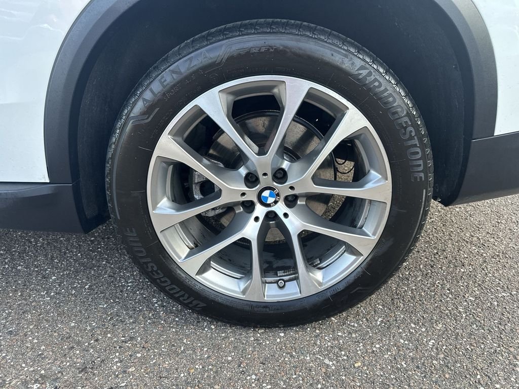 Used 2026 Black BMW sDrive40i image 34