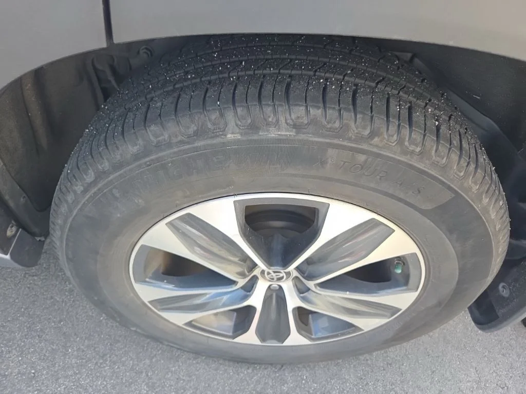 Used 2021  Toyota XLE image 11