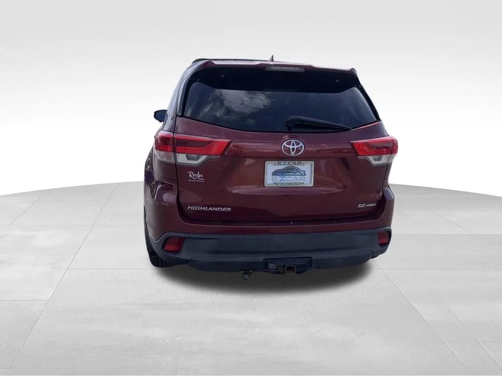 Used 2017 Red Toyota XLE image 5