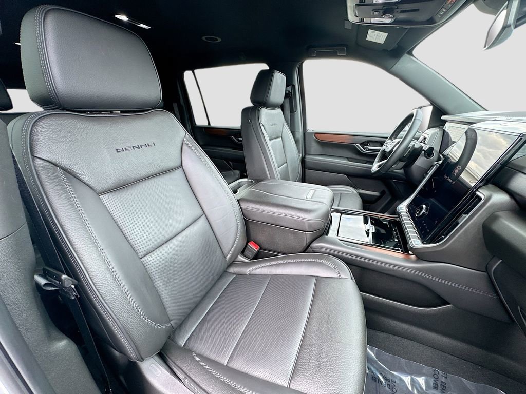 2025 GMC Yukon XL Denali - Photo 31