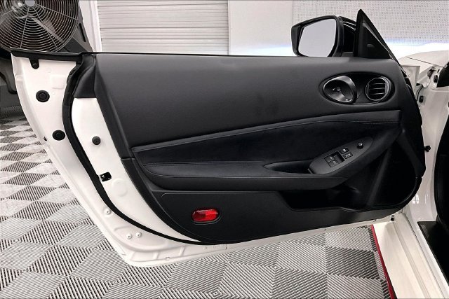 New 2027 Pearl White TriCoat/ Super Black Two Tone Nissan NISMO image 34