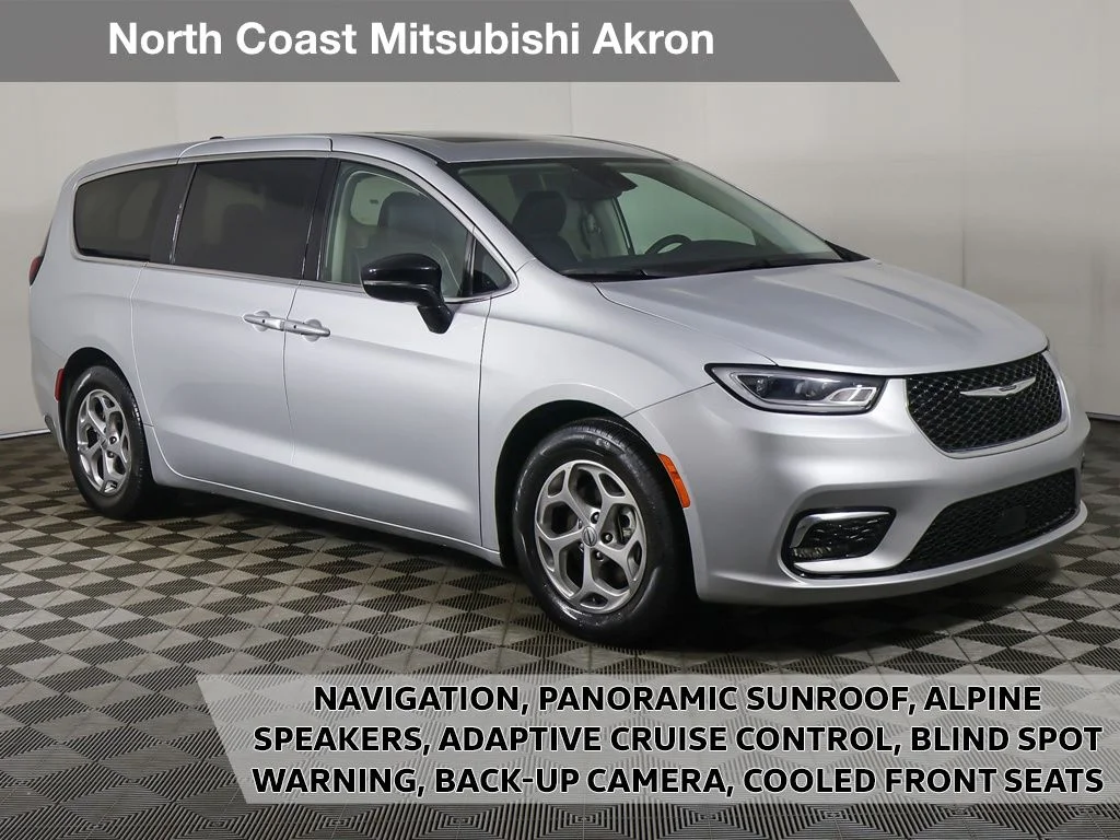 2024 Chrysler Pacifica Limited's photo