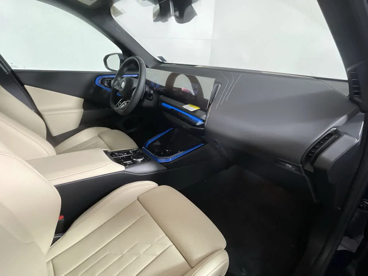 New 2025 Tanzanite Blue II Metallic BMW 30 xDrive image 19