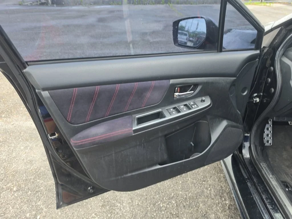 Used 2016  Subaru Base image 17
