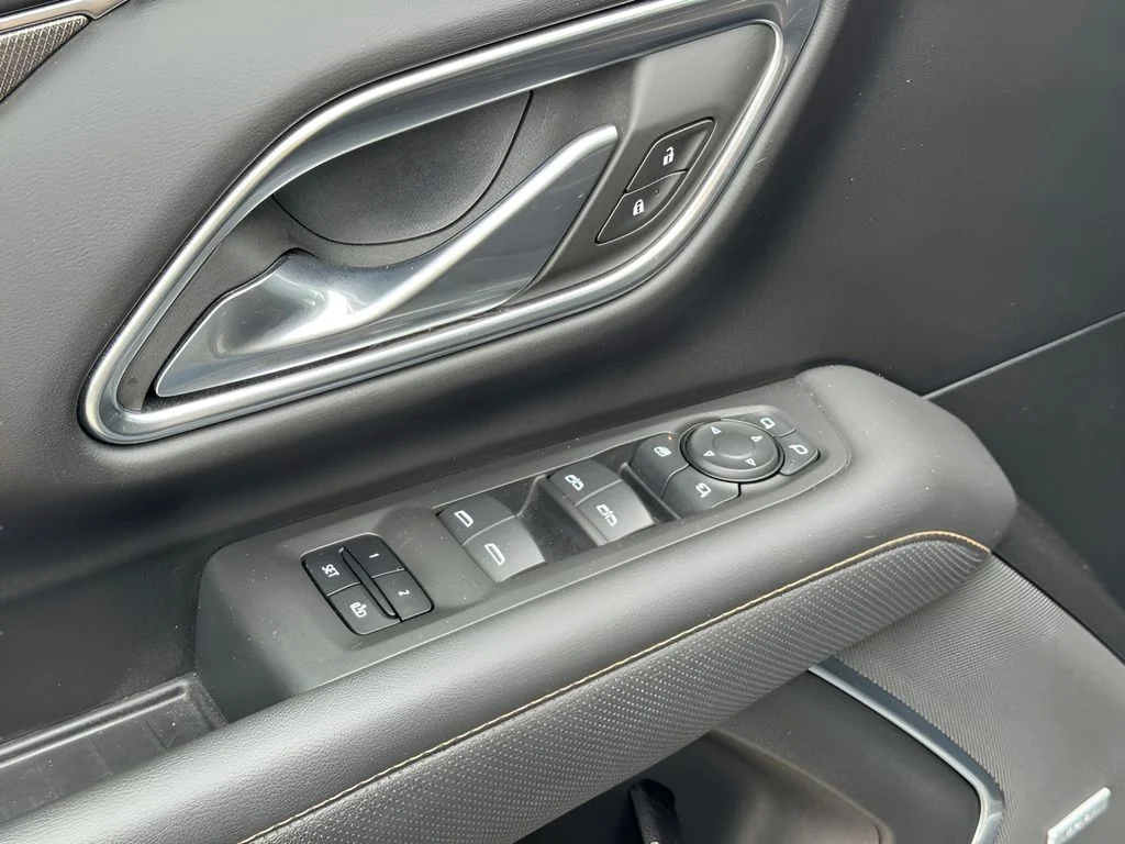Used 2023 Silver GMC AT4 image 16
