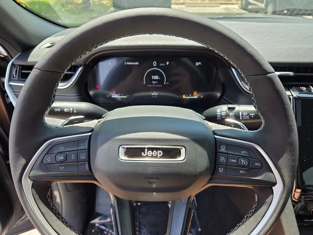 New 2026 Baltic Gray Metallic Clear-Coat Exterior Paint Jeep Laredo X image 29