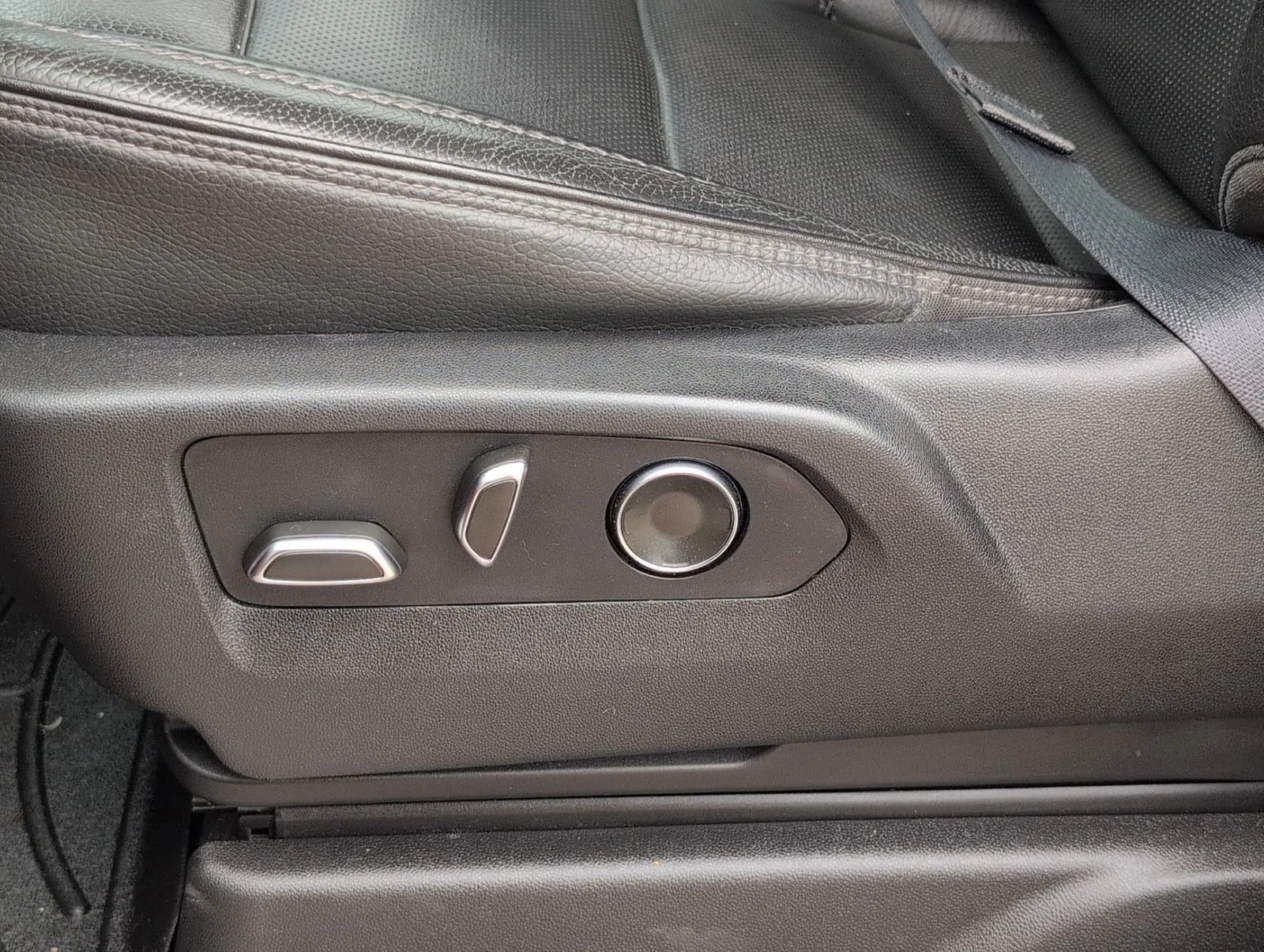 Used 2021 CAYENNE RED TINTCOAT GMC Denali image 14