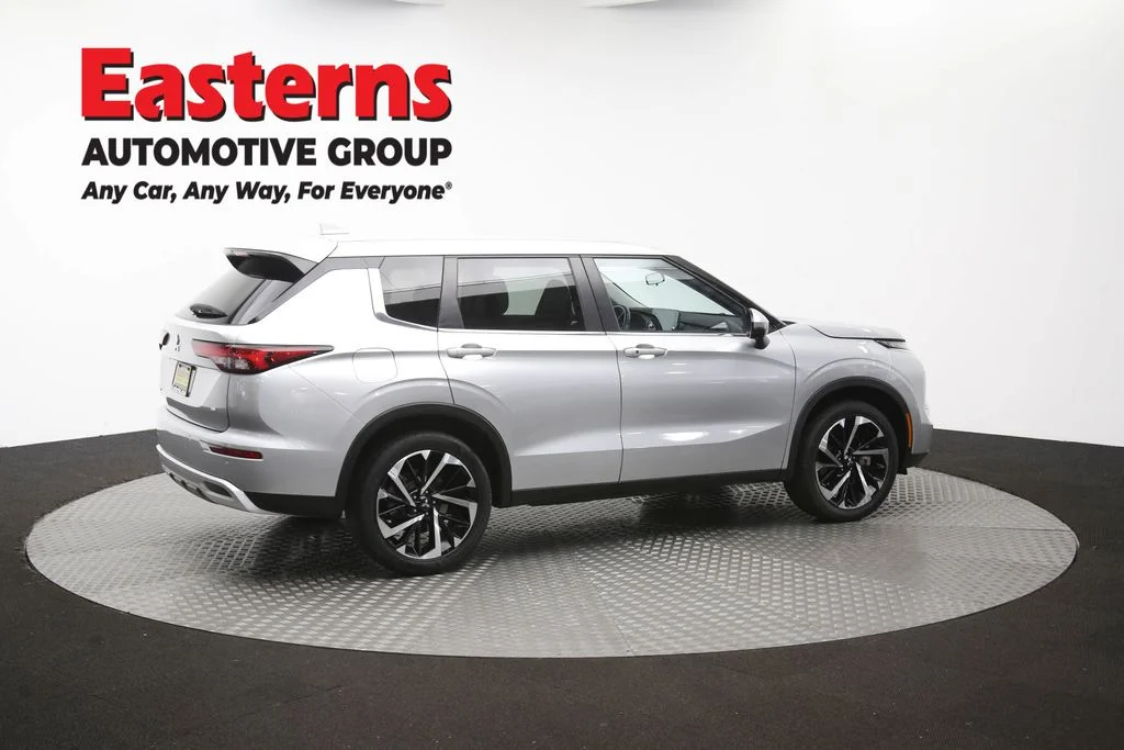 Used 2024 Silver Mitsubishi SE image 43