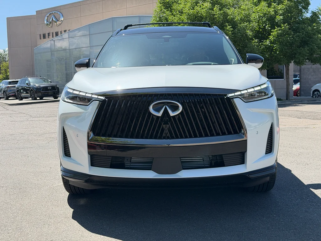 New 2027 2T RAD WHT INFINITI Autograph AWD image 2