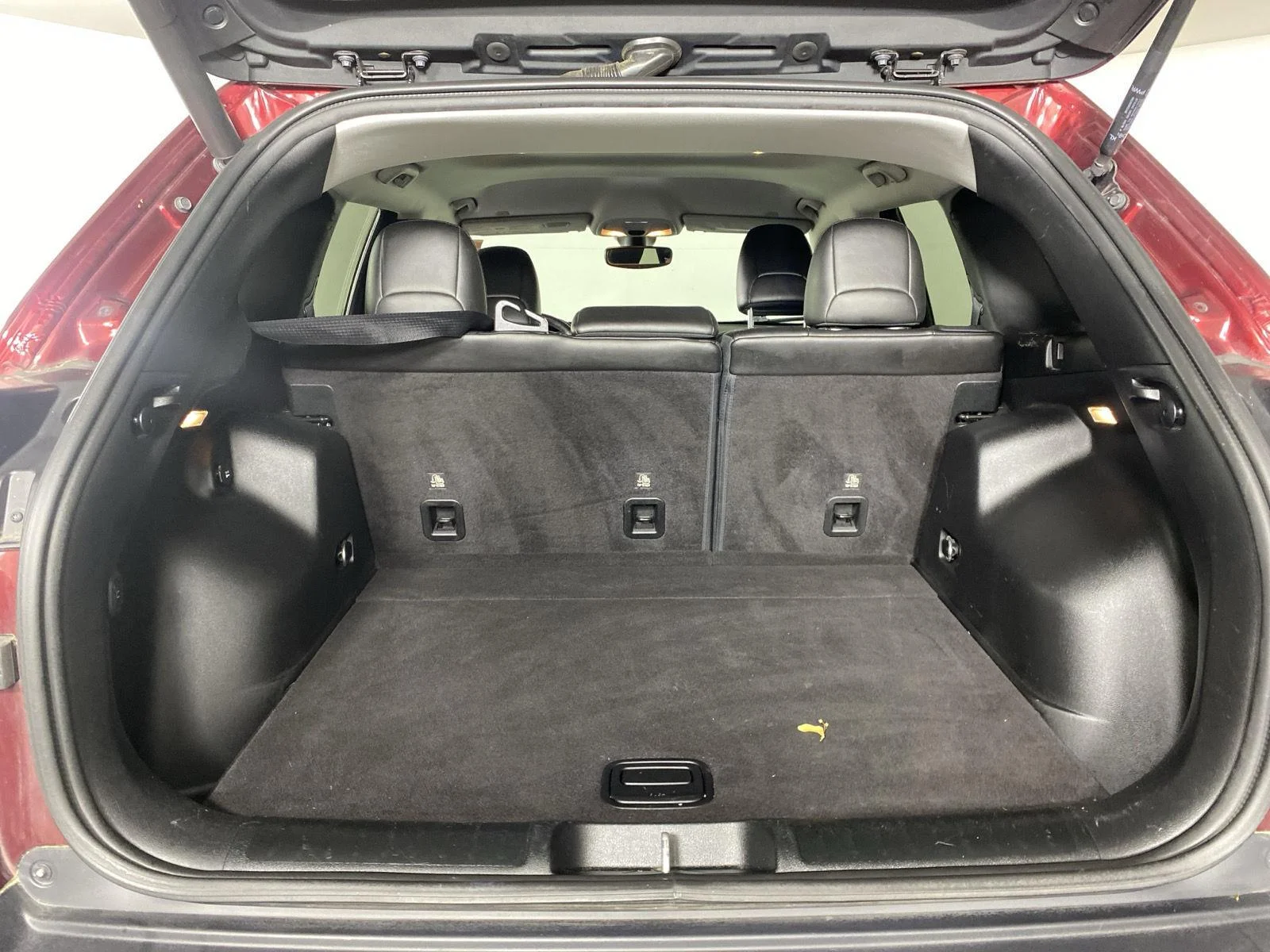 Used 2019 Velvet Red Pearlcoat Jeep Latitude Plus image 27