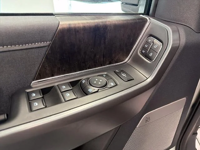 New 2027 Star White Metallic Tri-Coat Ford F-250® Lariat® image 28