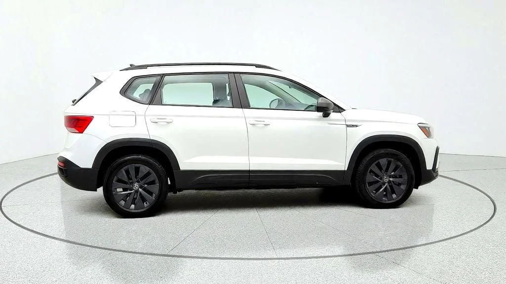 Used 2022 Pure White Volkswagen S FWD image 4