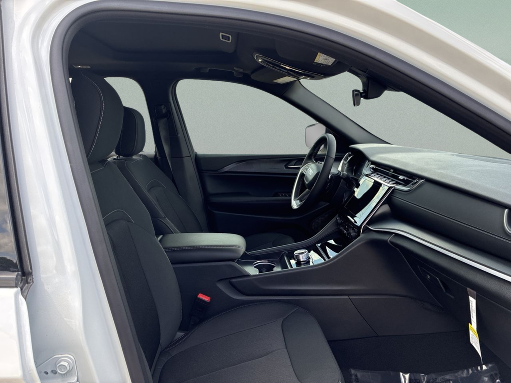 New 2025 White Jeep Laredo X image 32
