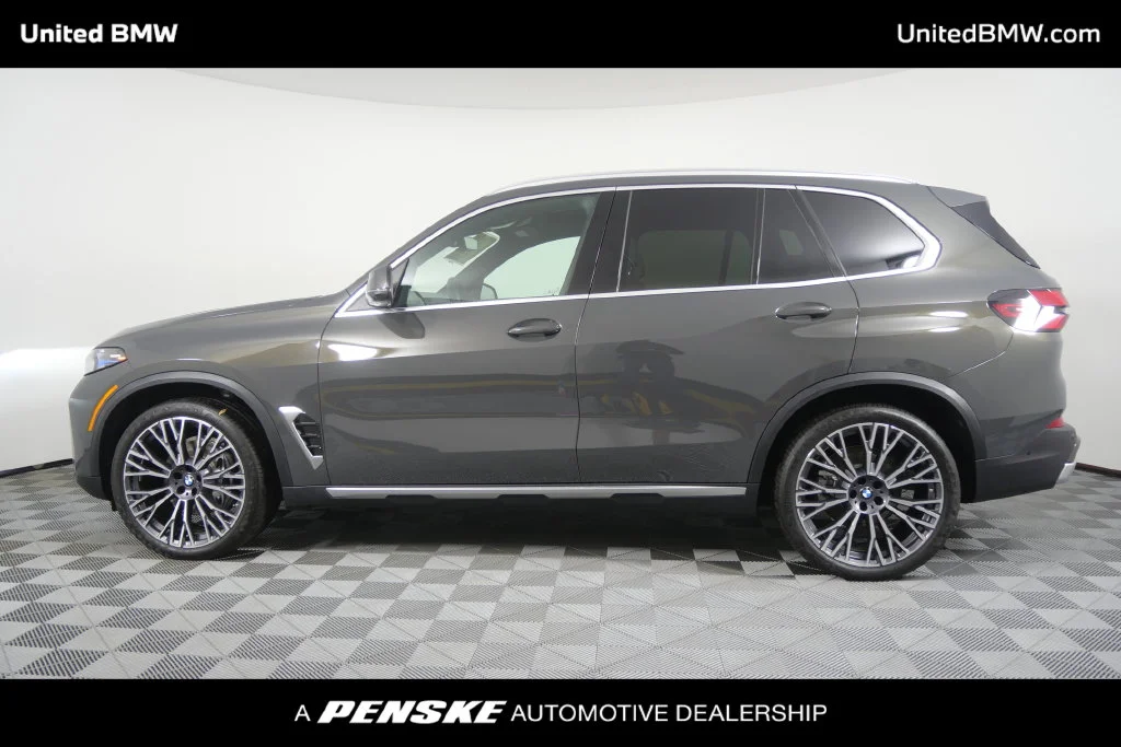 New 2026 Gray Metallic BMW xDrive40i image 7