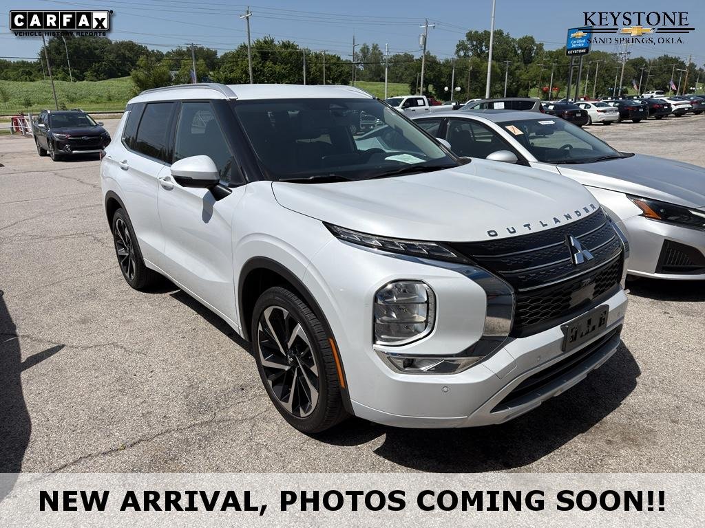 2024 Mitsubishi Outlander SEL 2WD's photo