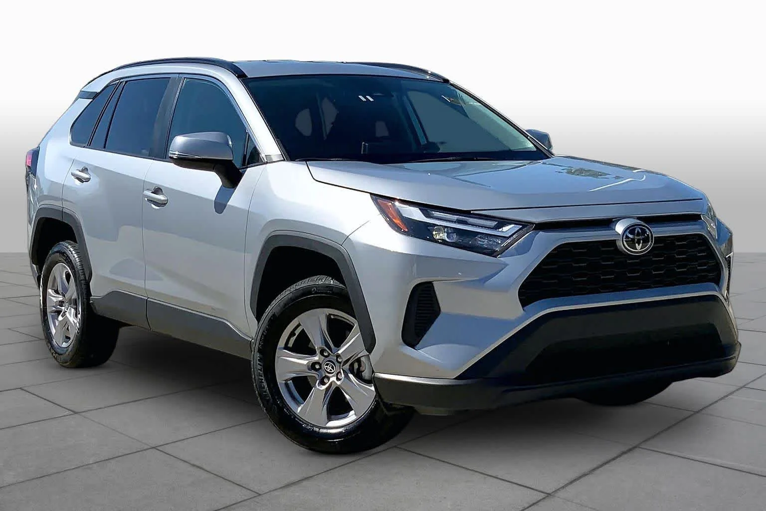 Used 2025 Silver Sky Metallic Toyota XLE image 2
