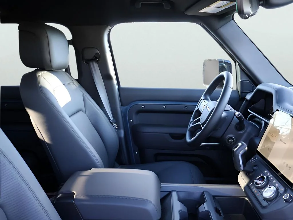 New 2026 Tasman Blue Land Rover X-Dynamic SE image 8