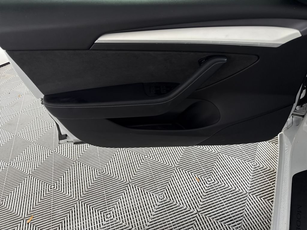 Used 2021 White Tesla Long Range image 9