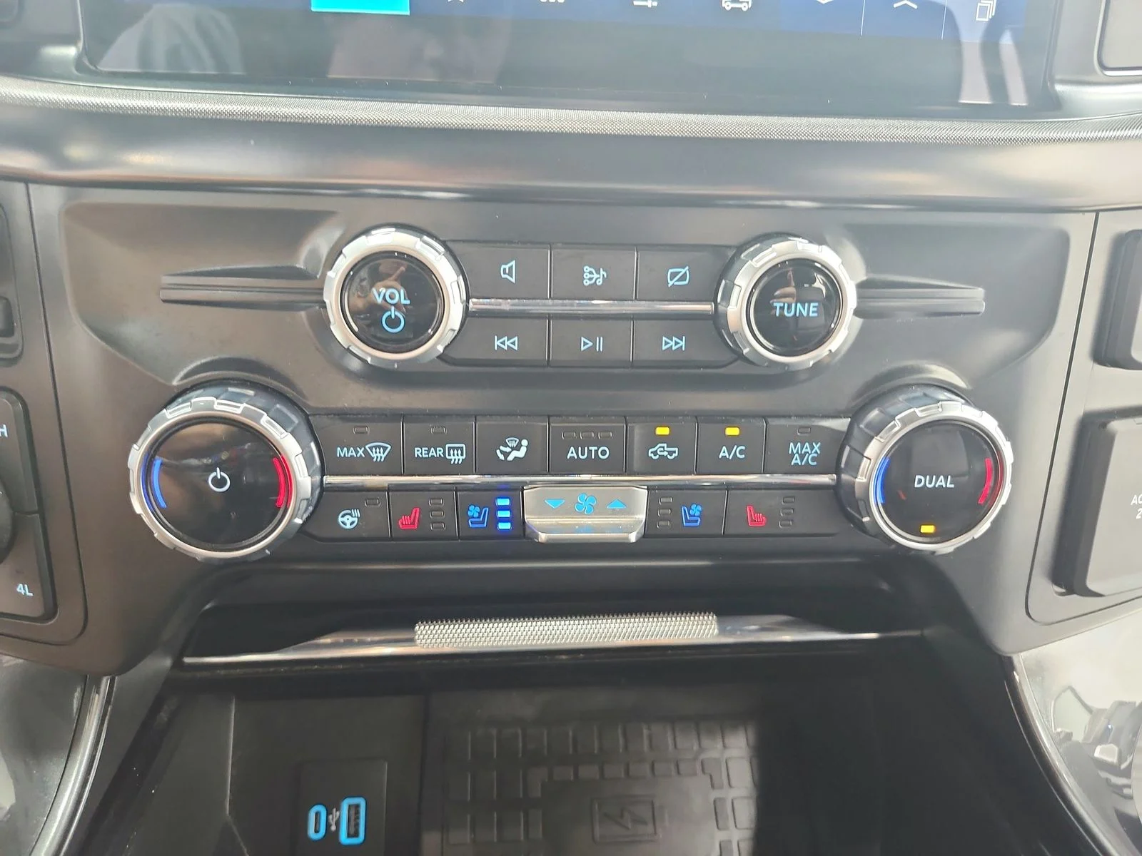 Used 2022 Oxford White Ford Tremor image 33