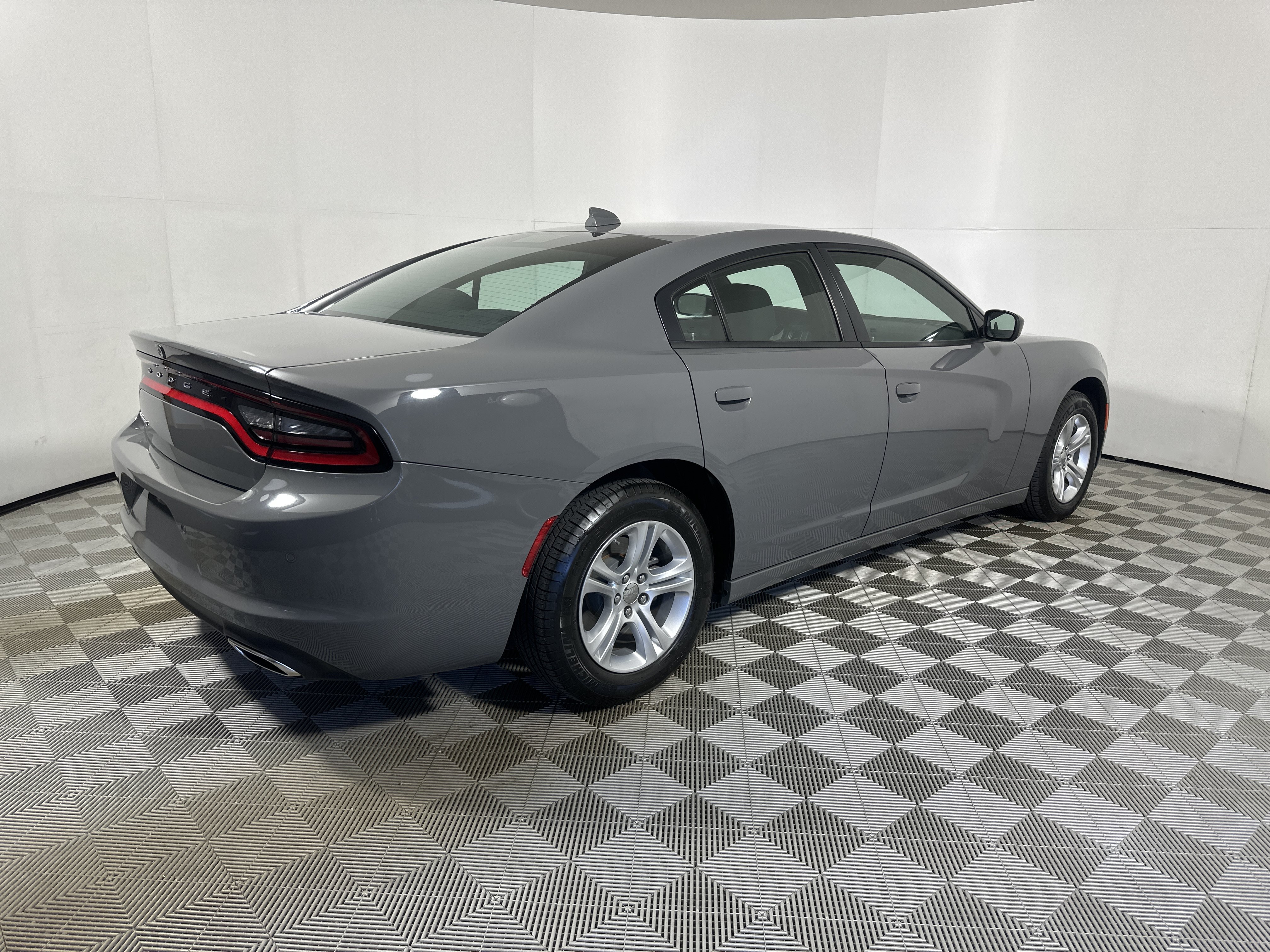Used 2023 Destroyer Gray Clearcoat Dodge SXT image 7