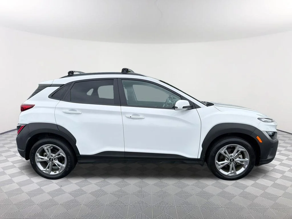 Used 2023 White Hyundai SEL image 4