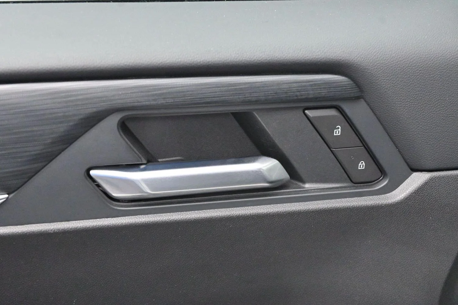 Used 2026 Summit White GMC Elevation image 12