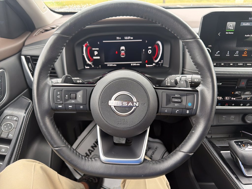 Used 2023 White Nissan Platinum image 19